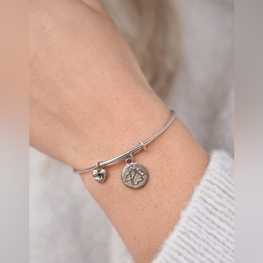 Kay Jewelers Silver Heart Charm Bangle Bracelet Adjustable Stackable Dainty Gift